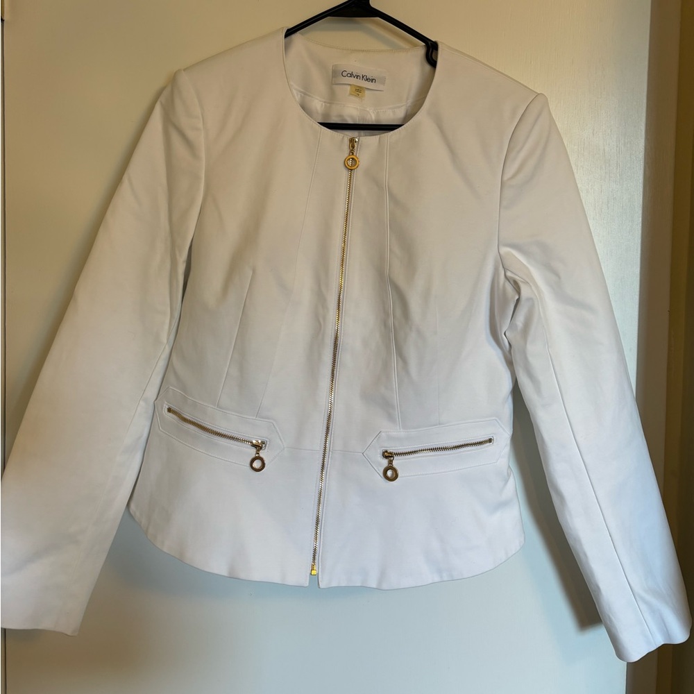 EUC Calvin Klein bright white zip front collarless peplum suit jacket